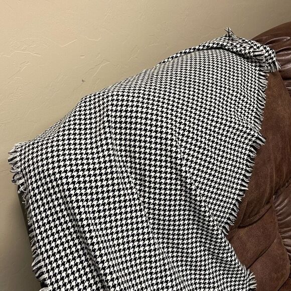 MERONA Scarf Women's One Size Black White Houndstooth Acrylic Fringe Soft Knit - Picture 9 of 9